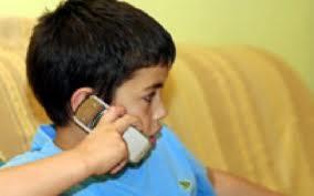 Περιορίστε όσο το δυνατόν τη χρήση του κινητού τηλεφώνου, πραγματοποιώντας συνομιλίες λίγων λεπτών.