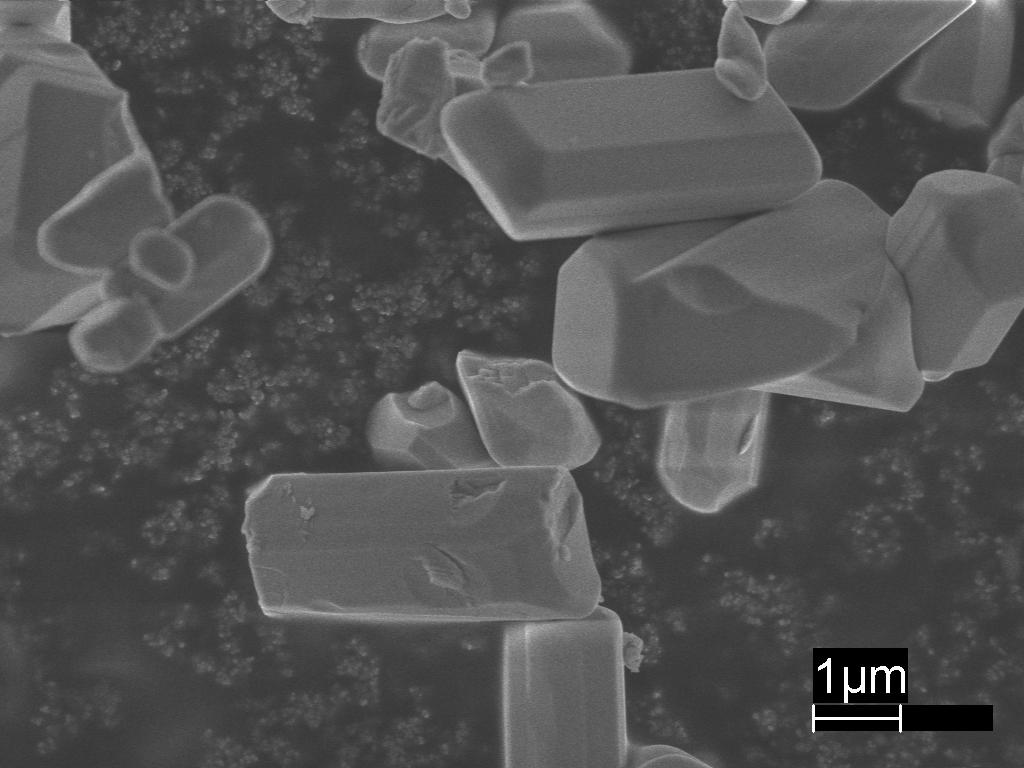 27 sunt prezentate spectrele de emisie ale probelor preparate la diferite temperaturi cu Li2SO4