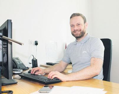 Páskalamb er ómissandi á borðum landsmanna ár hvert. Við höfum afskaplega gaman af svona árstíðabundnum törnum, þegar kjötið rýkur út og starfsmenn eru allir í fimmta gír.
