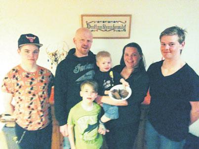 Ábúendur: Haraldur Jónsson og Vaka Sigurðardóttir. Fjölskyldustærð (og gæludýra): Við hjónin Halli og Vaka og svo strákarnir okkar fjórir.
