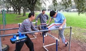 Κίνηση πρώτου ποδιού Πρόκειται για ειδική άσκηση των εμποδιστών που θέλουν να δυναμώσουν τους μυς που συμβάλλουν στην κίνηση του πρώτου ποδιού κατά το πέρασμα του