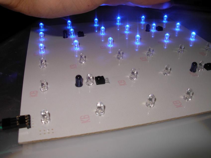 Aljaž Titorič LED svetleča miza LED diod.
