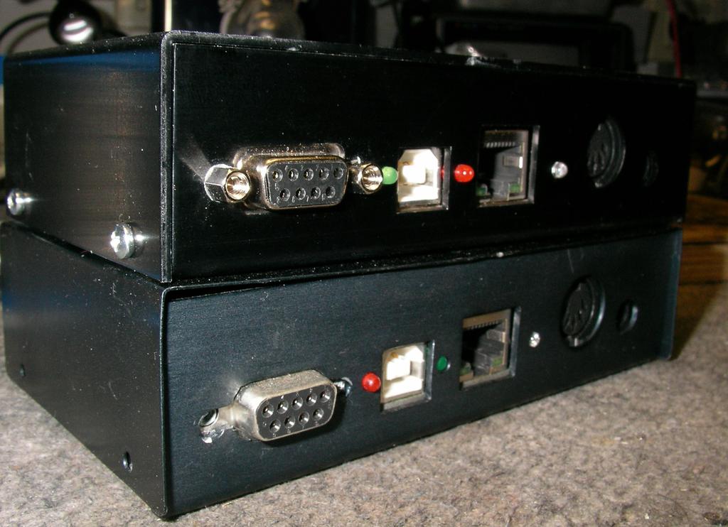 Volk Darko EATNC na eni ploščici s Xilinx Slika 7: Spodaj prototp, zgoraj pa EATNC iz "redne