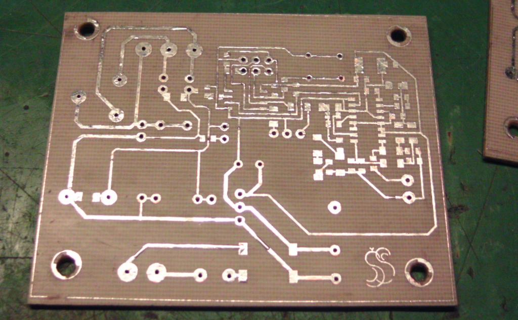 Oscilator se nastavi na 9,6 MHz. Vključi se kljukica CKDIV8. Mikrokontroler tako teče s hitrostjo 1,2 MHz. Če je vse pravilno prispajkano, Električna ključavnica bi zadeva morala že delovati.