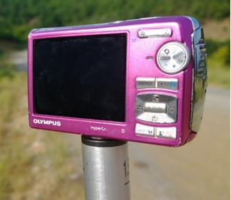 απλή ψηφιακή φωτογραφική μηχανή τύπου OLYMPUS μ840 των 8mpixels με την καλύτερη δυνατή ανάλυση που παρέχει η