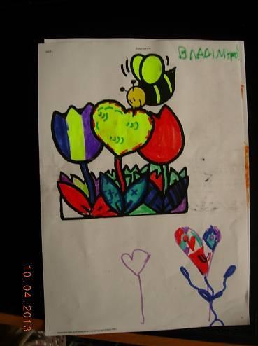 Τα παιδιά έβαψαν τη μέλισσα και το λουλούδι, δραστηριότητα που κράτησε το ενδιαφέρον τους.