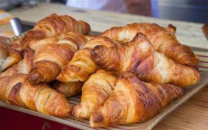 ΤΑ ΓΛΥΚΑ /Les gateaux Τα ''κρουασάν'' (croissants) είναι τα γνωστά