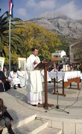 IZ ŽIVOTA ŽUPE Proslava blagdana Sv. Nikole 2009. Kao i svake godine, proslava Sv. Nikole i ove godine bila je svečani i radosni događaj za vjernike župe Bast Baška Voda i okolice.