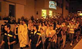 slikom u procesiji na Gospu