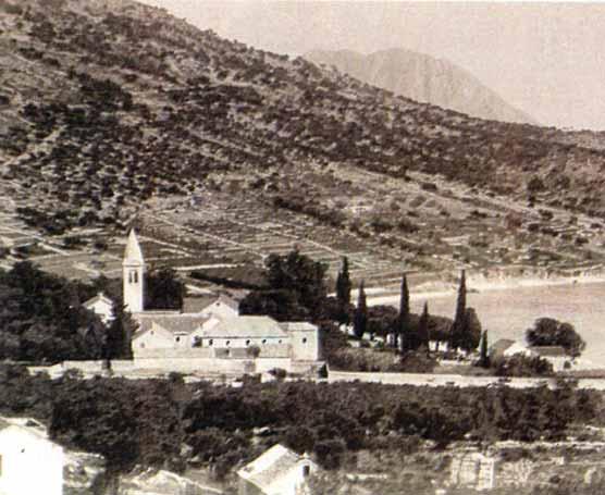 IZ ŽIVOTA ŽUPE IZ IN ŽIVOTA MEMORIAM ŽUPE Franjevački samostan Uznesenja BDM u Zaostrogu kojeg je obnavljao i fra Nikola stanu, a kao duhovnik sjemeništaraca u Sinju vodio je radove na izgradnji nove