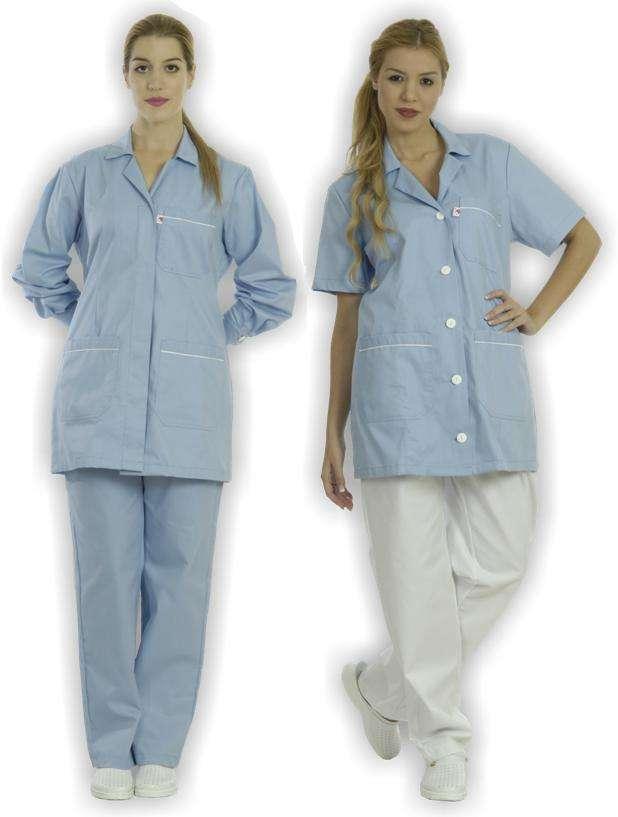 ΙΑΤΡΙΚΕΣ ΣΤΟΛΕΣ MEDICAL UNIFORMS Ρόμπα κοντή γυναικεία Women s long coat Κωδικός: 50-30-67 Ι Κλείνει μπροστά με λευκό κουμπί που καλύπτεται με πατιλέτα. Δύο τσέπες στη μέση και μία στο στήθος.