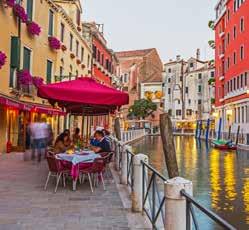 τις γόνδολες στα κανάλια της Βενετίας 1η μέρα: Αθήνα - Βενετία - Βερόνα - Βενετία Πτήση για Βενετία μέσω Ρώμης, άφιξη και άμεση μεταφορά οδικώς στην πόλη του Ρωμαίου και της Ιουλιέτας, την Βερόνα.