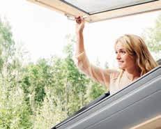 Pomocou horného madla okno otvoríte a pretočíte pre pohodlné umytie z vonkajšej strany.