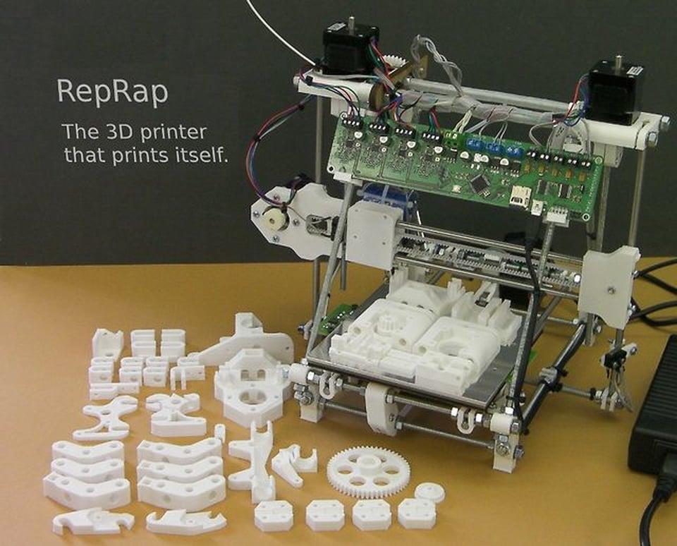 2.3 Reprap Project Το 2005 την πορεία της τρισδιάστατης εκτύπωσης άλλαξε σημαντικά το Reprap Project.
