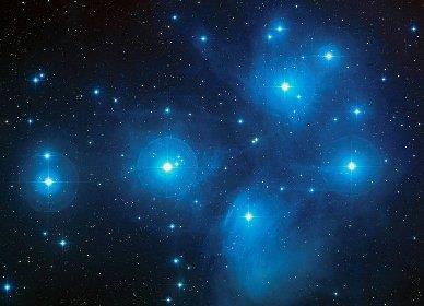 Β. Αστέρες χαρακτηρίζονται οι λίαν απομακρυσμένοι ήλιοι, δηλαδή οι αστέρες που μένουν ακίνητοι στο χώρο (δεν πλανώνται).