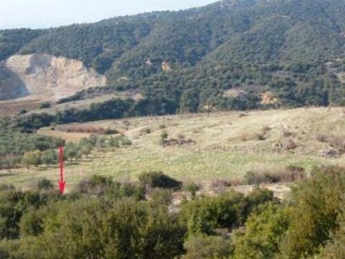 Οι σκωρίες εντοπίζονται κυρίως στο χωματόδρομο που συνδέει το Οφρύνιο με την Παλαιοκώμη, καθώς και σε έναν παρακείμενο δρόμο (Εικ. 9.11