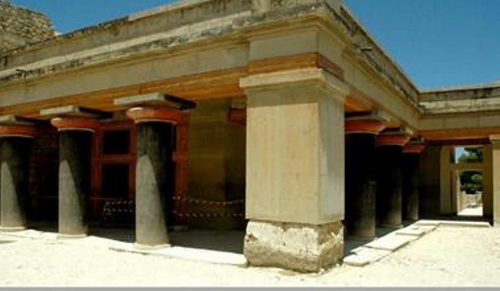 21 κουβαλούσε στην πλάτη ο επιτηρητής, ο καλούμενος Τάλως, τελικά του βγήκε ο μύθος ότι ήταν χάλκινος Β) Άλλο η Κρητική Πολιτεία, ήταν επί εποχής Μίνωα και των απογόνων τους και άλλο το Κοινό των
