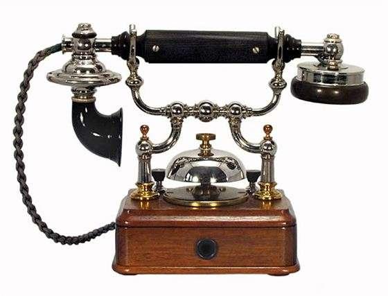 ΤΟ ΤΗΛΕΦ ΝΟ Στις 14 Φεβρουαρίου του 1876 ο Graham Bell ανά τυξε το τηλέφωνο Το τηλέφωνο έρασε διάφορες εξελίξεις για να φτάσει στη ση