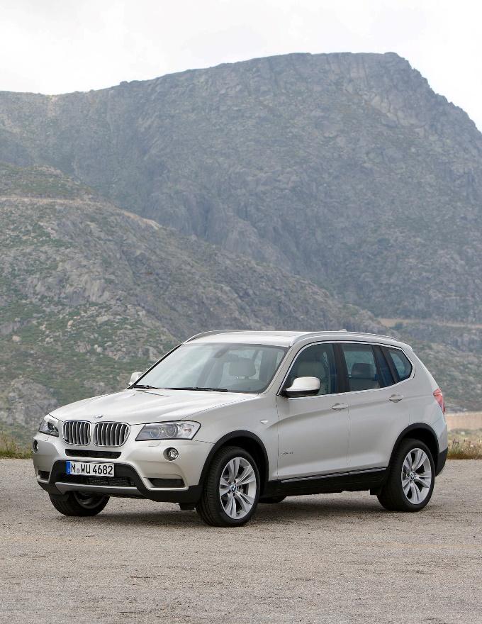 BMW X3 Η Χ3 ξεκίνησε πολύ αδύναμα, λόγω της ύπαρξής της μόνο με μεγάλους κινητήρες Πλέον έχει κατέβει στα 2.000 κυβικά, τόσο βενζίνης όσο και πετρελαίου.