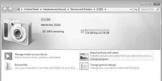 Χρήση του ViewNX 2 Αντιγραφή Φωτογραφιών στον Υπολογιστή Πριν προχωρήσετε, βεβαιωθείτε ότι έχετε εγκαταστήσει το λογισμικό στο CD ViewNX 2 που παρέχεται (0 59). 1 Συνδέστε το καλώδιο USB.