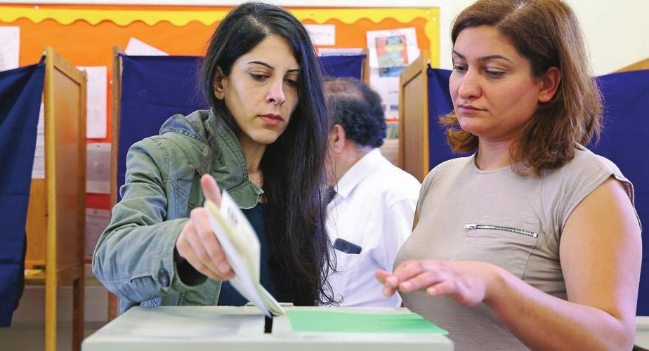 ΑΛΗΘΕΙΑ ΔΕΥΤΕΡΑ 23 ΜΑΪΟΥ 2016 ΕΚΛΟΓΕΣ 2016 9 Κατρακύλησαν οι μεγάλοι Σε σχέση με το 2011, σχεδόν 10 χιλιάδες πολίτες εγκατέλειψαν ΔΗΣΥ και ΑΚΕΛ. Πολύ καλή πρώτη παρουσία για Συμμαχία και Αλληλεγγύη.