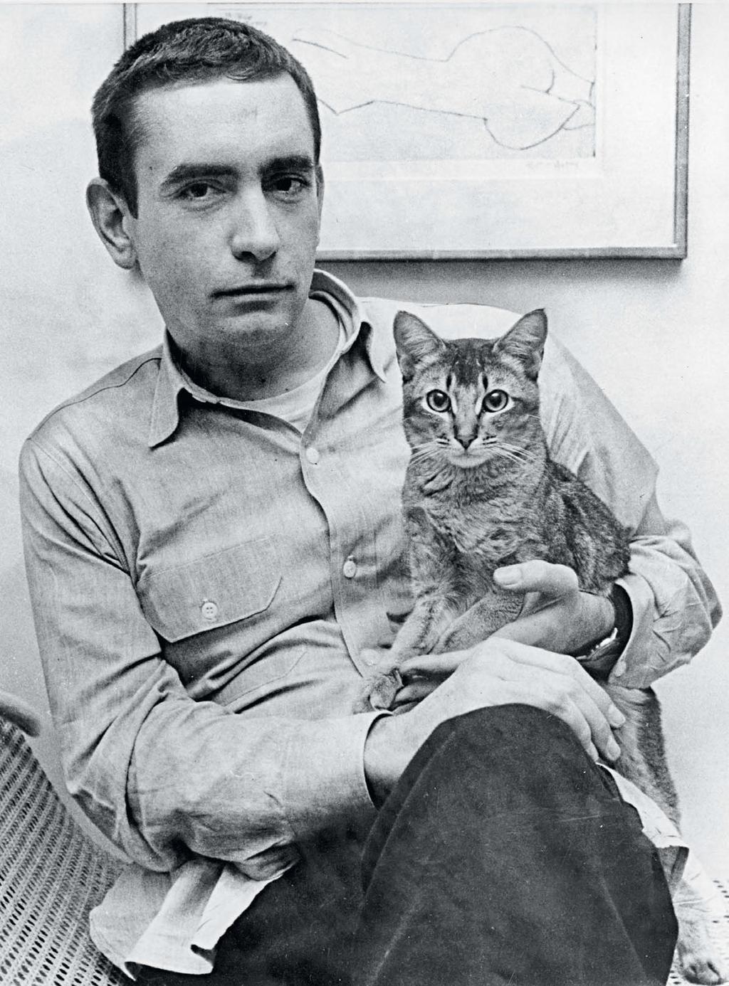 Ο Εντουαρντ Αλμπι με τη γάτα του το 1963, την εποχή που το