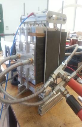 Σύστημα Συμπαραγωγής Ηλεκτρισμού και Θερμότητας 1 kw liquid cooled stack 44 190oC H2/air 40 Voltage, V 36 32 28 24 20 16 0 5 10 15 20 25 Current, A Fuel Cell Stack Power output of 1 kw at 0.