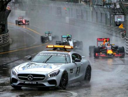 Paddock Area Safety car Το αυτοκίνητο ασφαλείας βγαίνει σε κυκλοφορία κατά τη διάρκεια