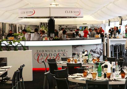 Paddock Area Paddock Club Το Paddock Club έχει κερδίσει μεγάλη φήμη μετά από χρόνια με χιλιάδες λαμπερές και διάσημες προσωπικότητες.