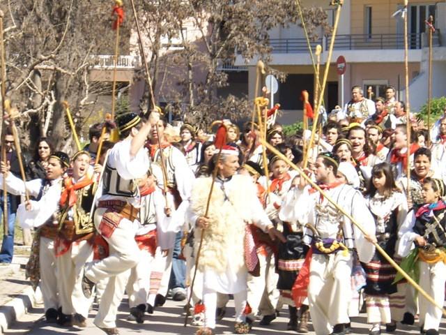 γίνεται σε τέσσερις γιορτινές μέρες. Την Τσικνοπέμπτη, την Κυριακή Τυρινής, την Καθαρή Δευτέρα των Αγίων Θεοδώρων.