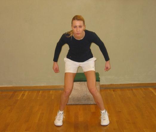 μεσπήςεψν, ϋπψρ η μέσπηςη σηρ Γψνίαρ Q (quadriceps angle), έσςι ύςσε να ενσοπιςσοόν οι κασεόθτνςηρ μποπεί να έφοτν κασαςσπουικά αποσελέςμασα (8, 20, 26). αθλήσπιερ «τχηλοό κινδόνοτ».