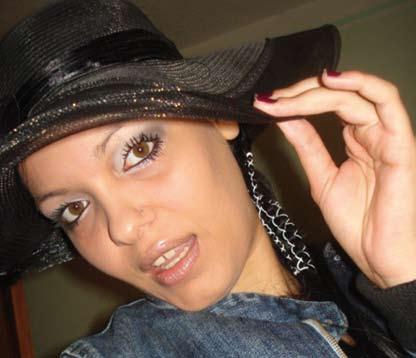 mis kelnerka na ovoj broj Biqana Trajkovski Vozrast: 21 Raboti vo: Timeless cafe Raboti kako kelnerka zatoa πto: komunicira so