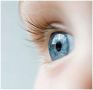 Χρώμα ματιών Όταν μιλάμε για το χρώμα των ματιών ενός ανθρώπου εννοούμε το χρώμα της ίριδας του ματιού.