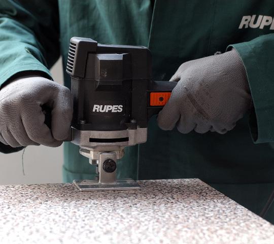 Τεχνογονωσία και Ποιότητα RUPES S.p.A Η RUPES S.p.A είναι Ιταλική εταιρεία που αναπτύσσει, διανέμει και υποστηρίζει εργαλεία και μηχανήματα για την βιομηχανία και τις κατασκευές.