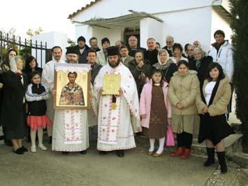 Εχρησιμοποιήθη ἡ κοινὴ Ιερὰ Ακολουθία τῶν Αγίων Ιεραρχῶν (ἐκδόσεως Ιεροῦ Ησυχαστηρίου Αγίου Γρηγορίου Παλαμᾶ Κουφαλίων Θεσσαλονίκης) καὶ ἐξετέθη εἰς προσκύνησιν ἡ κοινὴ Ιερὰ Εἰκὼν τῶν Αγίων (ἐκ τοῦ