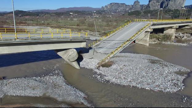 Εικόνα 9: Κατάρρευση της γέφυρας της Διάβας στη Θράκη ( Διαδίκτυο 8 ) Στην εικόνα 10 παρουσιάζεται η κατάρρευση της