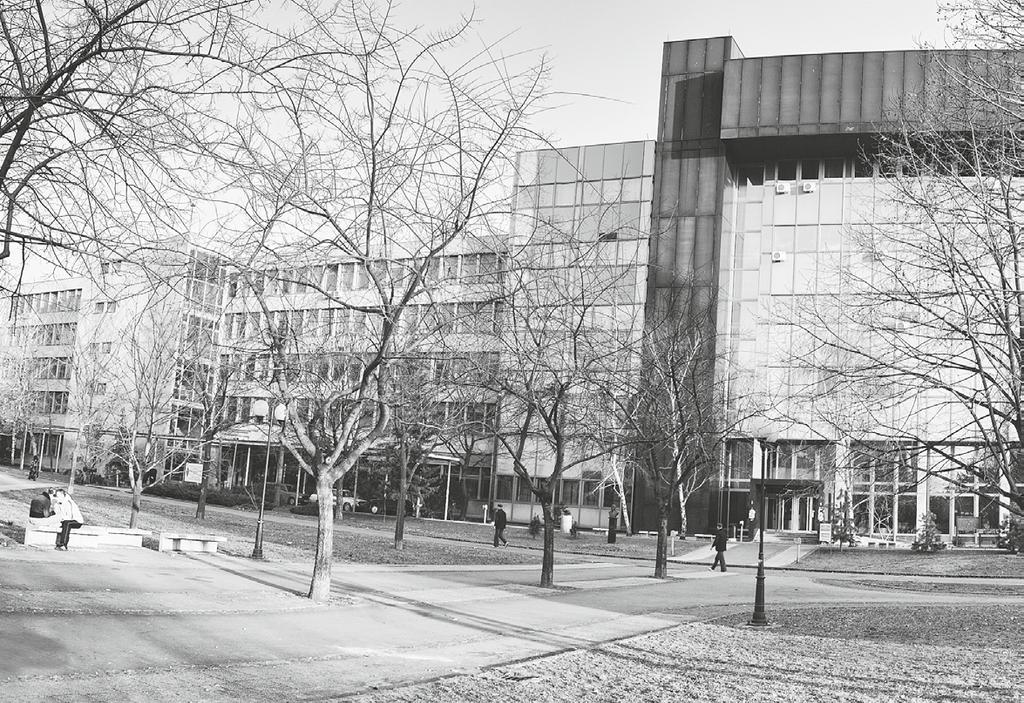 личких, са два манастира и једном капелом, по једна старокатоличка, гркокатоличка, евангелистичка,