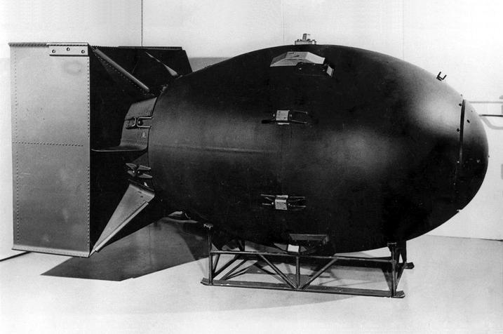 Fat Man је било шифровано име за бомбу која је 9. августа 1945. године бачена на Нагасаки. Као што је већ речено, ова бомба се заснивала на принципу имплозије. Језгро је имало масу 6.