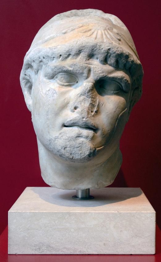 217 a.c. Filippo V di Macedonia, a capo di una Lega ellenica, sigla a Naupatto la pace con Atene e la Lega etolica, al termine della guerra sociale degli Achei. 215-205 I Guerra macedonica.