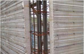 Користе се панели од експандираног или ектрудираног полистирена. Након тога се излива бетон, исто као код класичних металних оплата.