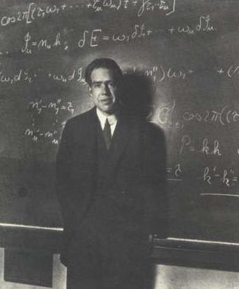 Αηνκηθό κνληέιν ηνπ Bohr To 1913 ν Niels Bohr (βξαβείν Nobel Φπζηθήο 1922) εξκήλεπζε ην γξακκηθό θάζκα εθπνκπήο ηνπ πδξνγόλνπ θαη δηαηύπσζε έλα κνληέιν γηα ηε δνκή