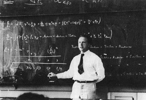 Αξρή ηεο απξνζδηνξηζηίαο Σν 1927 o Γεξκαλόο Werner Heisenberg (βξαβείν Nobel Φπζηθήο 1932) δηαηύπσζε ην παξαθάησ αμίσκα: Είλαη αδύλαην λα κεηξήζνπκε κε απόιπηε