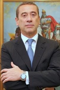 Silvio PEDRAZZI (Anëtar) Silvio Pedrazzi është Drejtor i Përgjithshëm Ekzekutiv iu Intesa Sanpaolo Bank Albania. Z.