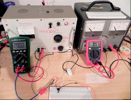 Meža, M. Primerjava nelinearnih elektrotehniških stikalnih elementov 16 Slika 8: Vezava MOSFET tranzistorja IRLZ44N v električni krog (foto: Meža M.