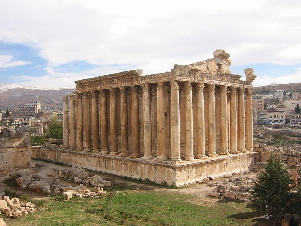 Λαοί, όπως οι Φοίνικες, ξεκίνησαν από τα παράλια του σημερινού Λιβάνου και όργωσαν κυριολεκτικά τη θάλασσα μεταφέροντας με τα καράβια τους όχι μόνο εμπορεύματα αλλά κι έναν σπουδαίο πολιτισμό.