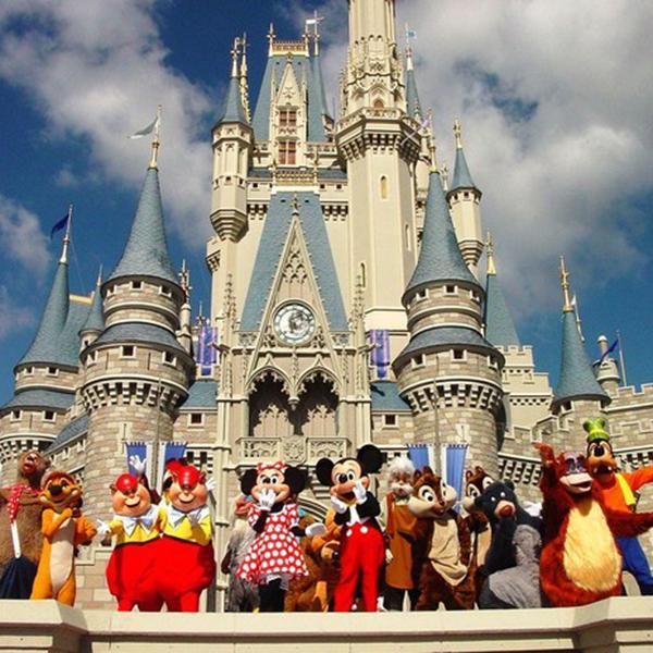 ΠΑΡΙΣΙ DISNEYLAND 5 ημέρες αεροπορικώς Παρίσι, Μουσείο Λούβρου, Παλάτι Bερσαλλιών, Disneyland, Σηκουάνας 1η ημέρα: ΠΤΗΣΗ ΓΙΑ ΠΑΡΙΣΙ ΠΤΗΣΗ ΓΙΑ ΠΑΡΙΣΙ - ΜΟΥΣΕΙΟ ΛΟΥΒΡΟΥ ΚΡΟΥΑΖΙΕΡΑ ΣΤΟ ΣΗΚΟΥΑΝΑ PARIS BY