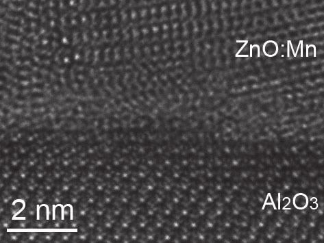 Imagine TEM și diagrama SAED a unui strat subțire de ZnO dopat cu Mn pe substrat de safir.