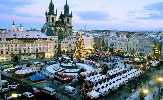 Άφιξη και ξενάγηση Παλιάς πόλης της Πράγας μεταξύ άλλων θα δούμε την πλατεία της Παλιάς πόλης (Staromestske namesti), το μεσαιωνικό Δημαρχείο με το αστρονομικό ρολόι, το ναό της Παναγίας Τυν, την