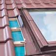 Lesena konstrukcija, steklo in tudi zunanje aluminijaste prevleke so ustrezno ukrivljene. Okno je dobavljivo kot vrtljivo okno s kljuko na spodnjem delu krila.