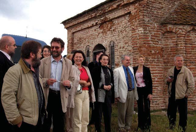 18 Сл. 7. Обилазак споменика културе Photo 7. Sightseeing of cultural monuments и духовно објединио европске народе.